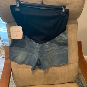 NWT size 8 maternity shorts